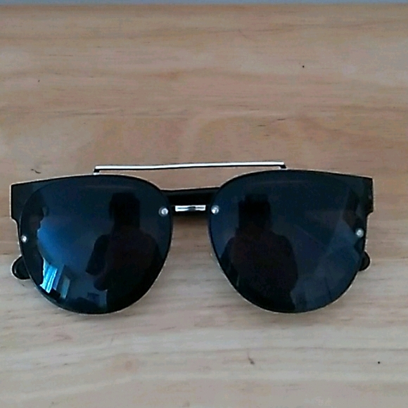 Cute sunglasses - Picture 2 of 4